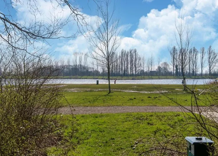 Сasa de vacaciones By Water Near Rotterdam