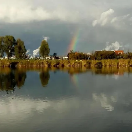 By Water Near Rotterdam Semesterbostad Simonshaven